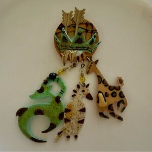 Rare VTG 80s Jungle Animal Multicolor Dangle Statement Crown Brooch Pin